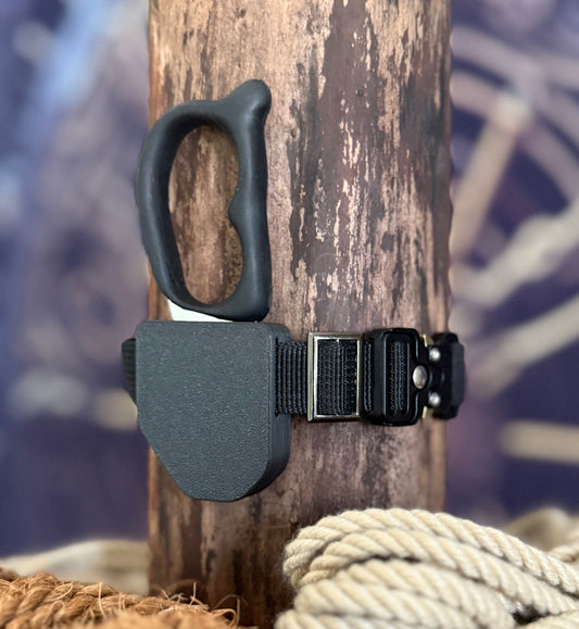 EnCase in black with black band. Salty pirate not included.